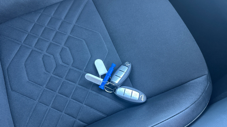 Nissan Juke 1.0 DiG-T 114 Tekna 5dr Petrol Hatchback